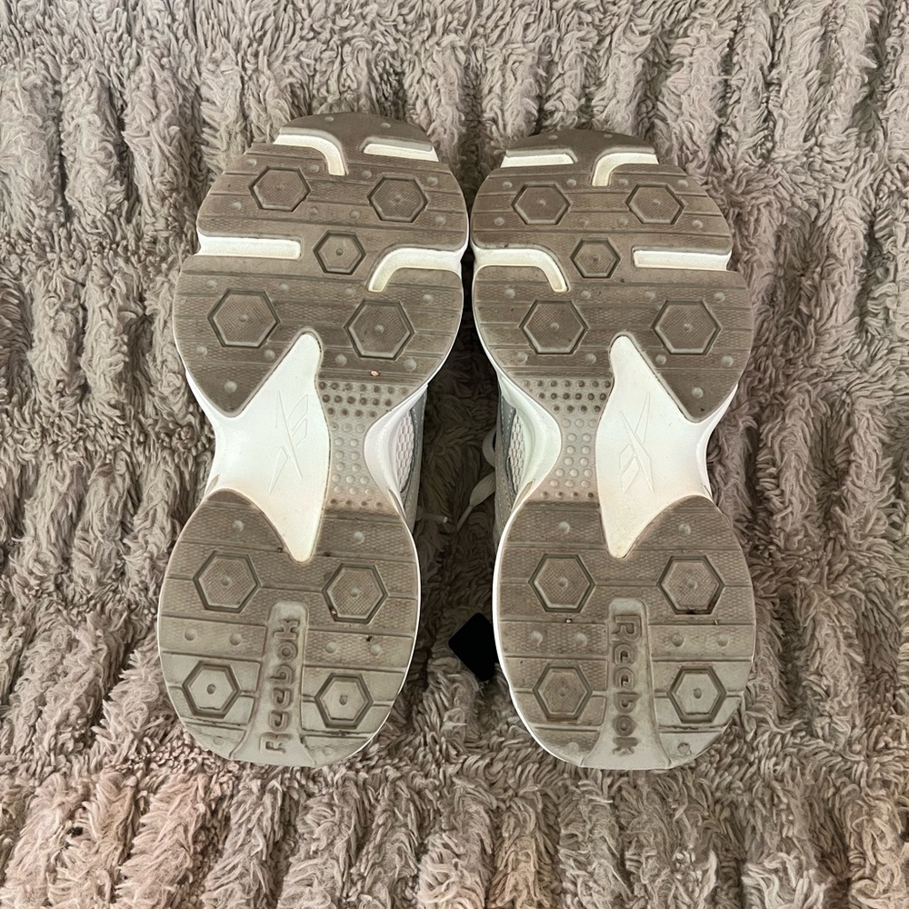 Reebok women’s cream, beige, grey size 8 athletic sneaker shoes - Picture 4 of 4